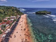 4 Alasan Mengapa Kamu Wajib Pelesiran di Pantai Sadranan