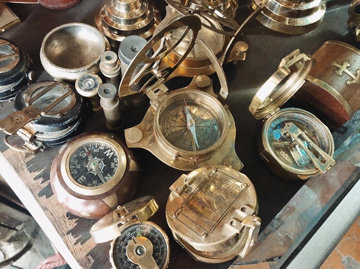 Pasar barang antik Jalan Surabaya. (Foto: instagram.com/this._mustbemydream)