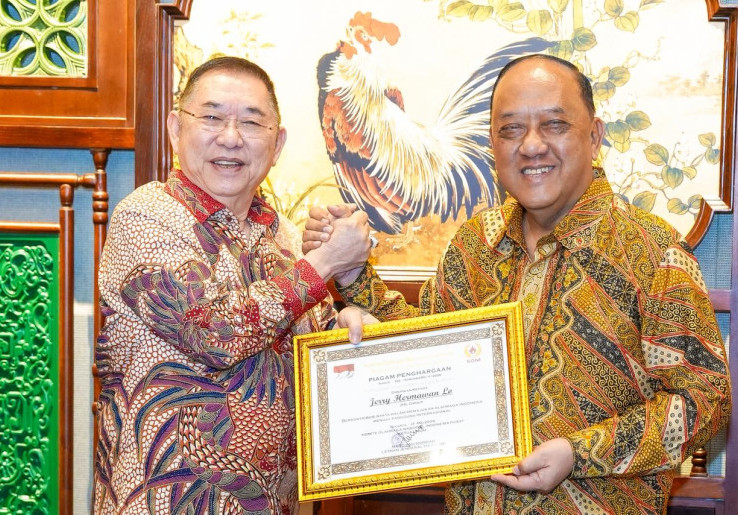 KONI Anugerahi Jerry Hermawan Lo Penghargaan Tokoh Peduli Olahraga
