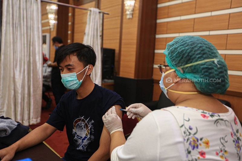 Minta 200 Ribu Warga Divaksin Per Hari, TNI Kerahkan Vaksinator ke Bandung Raya