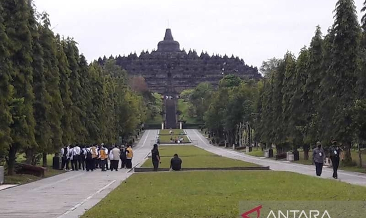 Ganjar: Rencana Kenaikan Tiket Candi Borobudur Ditunda
