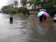 Terkepung Banjir, Sejumlah Ruas Jalan di Jakarta tak Bisa Dilalui Kendaraan