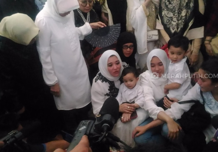 Istri Sys NS Ceritakan Kronologi Meninggalnya Sang Suami
