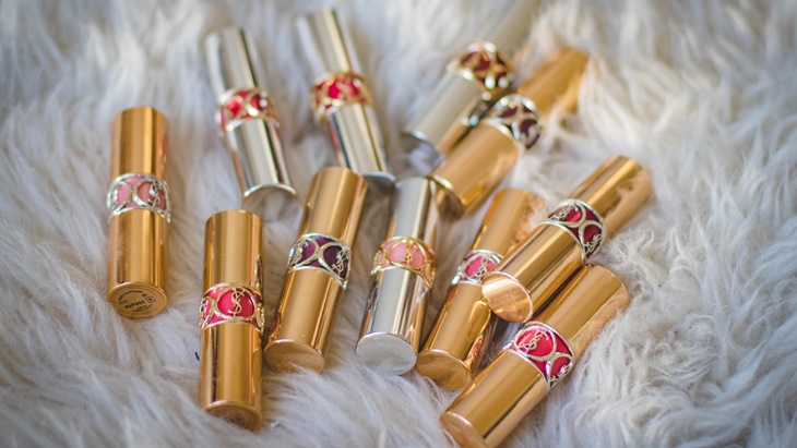 Main Hati dengan Warna Lipstik untuk Tingkatkan Mood