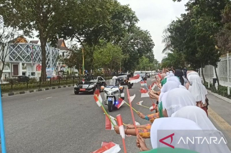 Jokowi Resmikan Jalan Tol Pekanbaru-Bangkinang