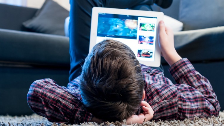 6 Tips Sederhana Agar Kamu Terlepas dari Ketergantungan 'Gadget'