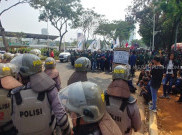  Diblokade Polisi dan TNI, BEM SI: Gedung DPR Punya Pejabat atau Rakyat?