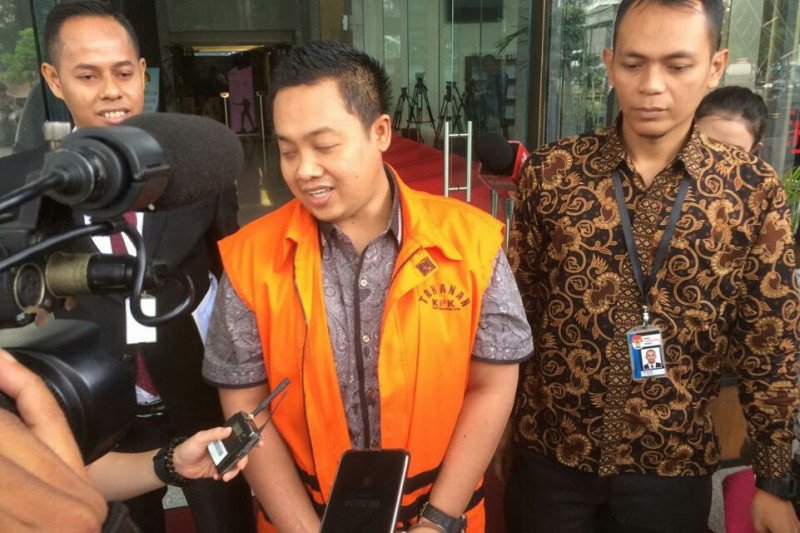 Miftahul Ulum yang merupakan Asisten Pribadi mantan Menteri Pemuda dan Olahraga (Menpora) Imam Nahrawi. (Antara/Benardy Ferdiansyah)