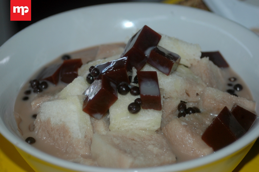 Manisnya Es Coklat Roti di Warung Baso Desa yang Bikin Kenyang