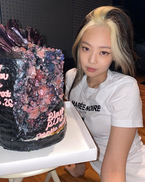 Membahas Gaya Rambut Baru Jennie BLACKPINK di Video Musik "How You Like That"