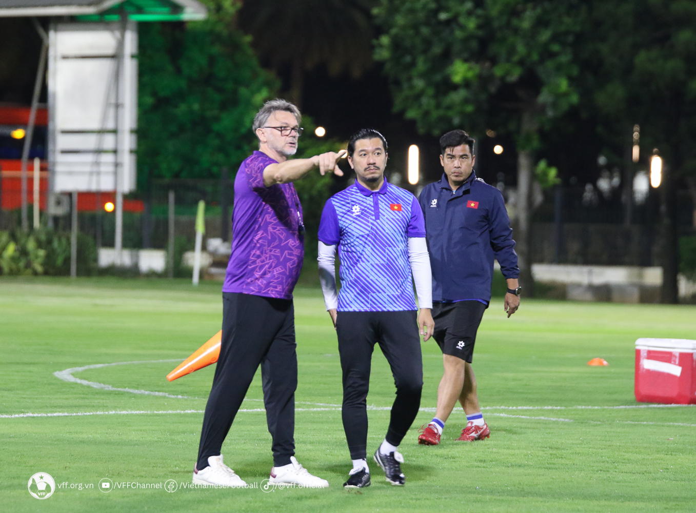 Timnas Vietnam Antisipasi Bola Atas Skuad Indonesia