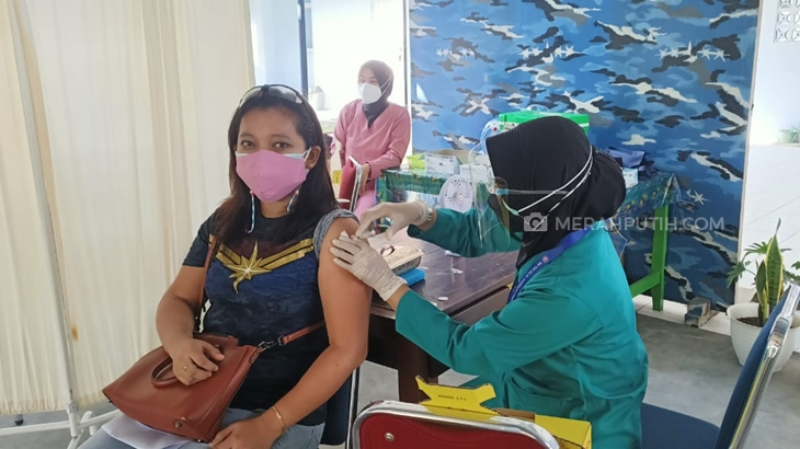 Banyaknya pasien COVID-19 dan vaksinasi beberapa bulan terakhir membuat limbah B3 di Solo meningkat tajam. (MP/Ismail)