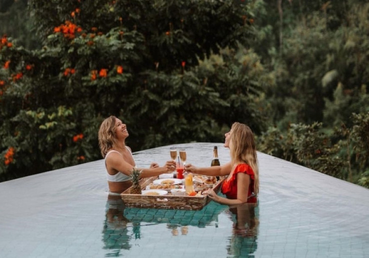 Mau 'Floating Breakfast' di Bali Usai PPKM?