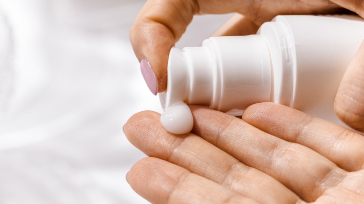Awas, Jerawat Malah Tumbuh karena Pakai Skincare