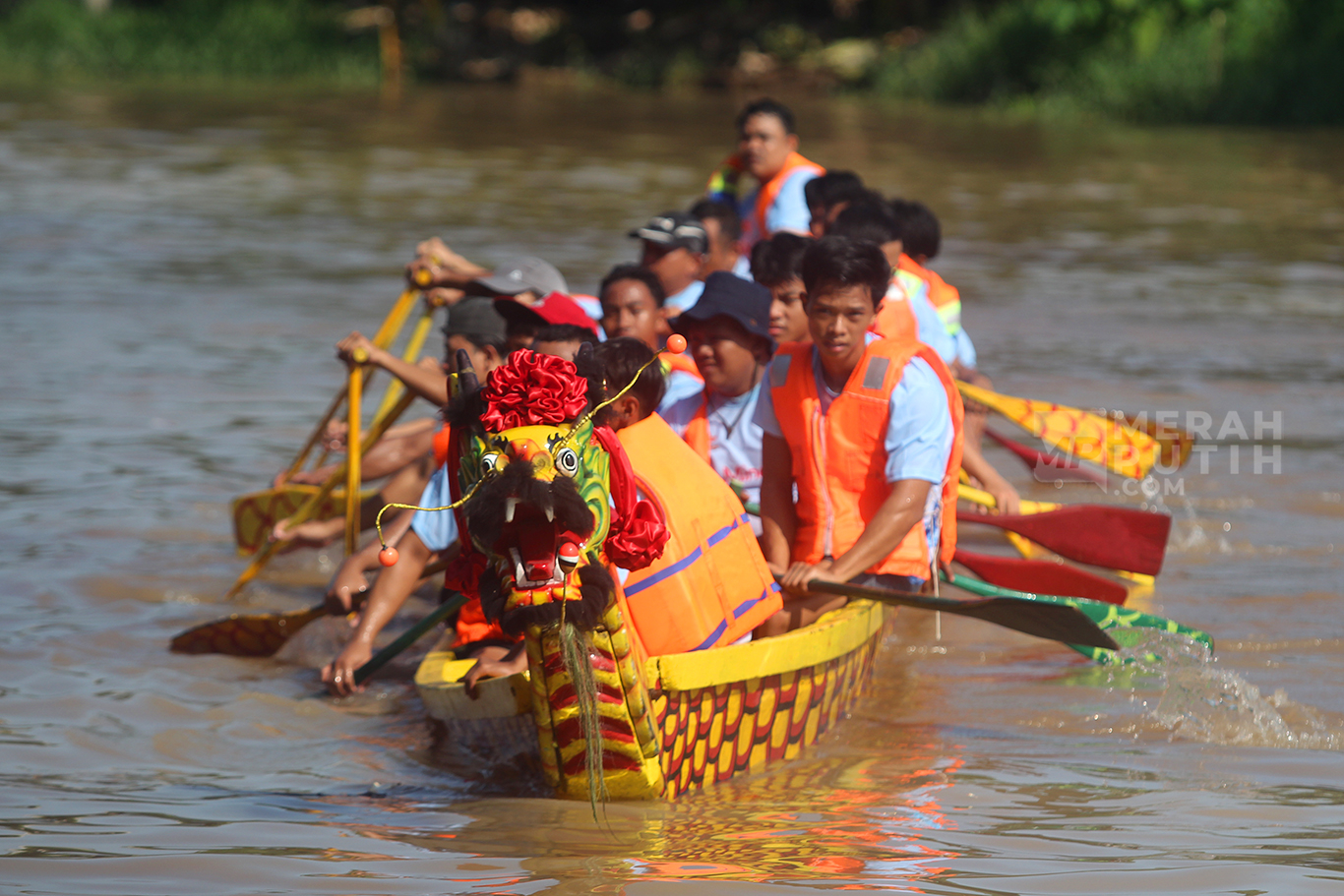 Keseruan Festival Perahu Naga 2024 di Sungai Cisadane Kota Tangerang