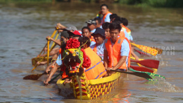 Keseruan Festival Perahu Naga 2024 di Sungai Cisadane Kota Tangerang
