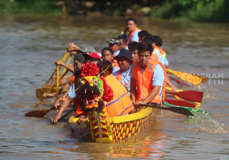 Keseruan Festival Perahu Naga 2024 di Sungai Cisadane Kota Tangerang