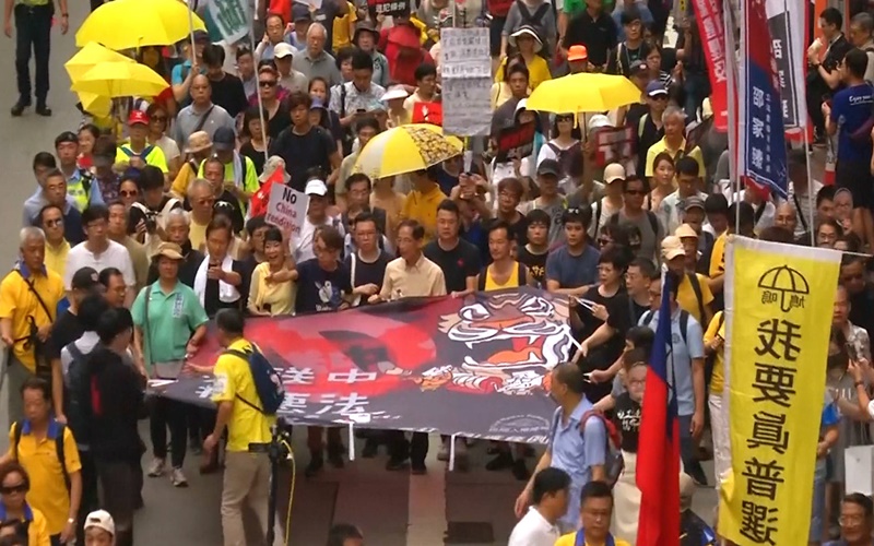 Ribuan massa di Hong Kong turun ke jalan protes undang-undang ekstradisi