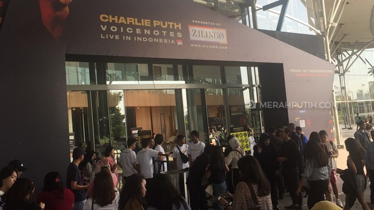 ICE BSD Mulai Diramaikan Para Penggemar Charlie Puth