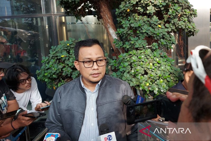 KPK Amankan Uang dan Puluhan Tas Mewah dari Rumah Rafael Alun