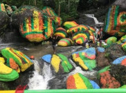 Menengok Batu Pelangi di Desa Kaleok Polewali Mandar
