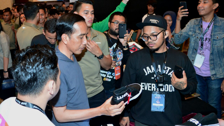 Kunjungi Jakarta Sneaker Day, Presiden Jokowi Kepincut Produk Bandung 
