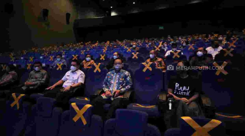 Anies Ajak Masyarakat DKI dan Anak Buah-nya Nonton Film Pulau Plastik