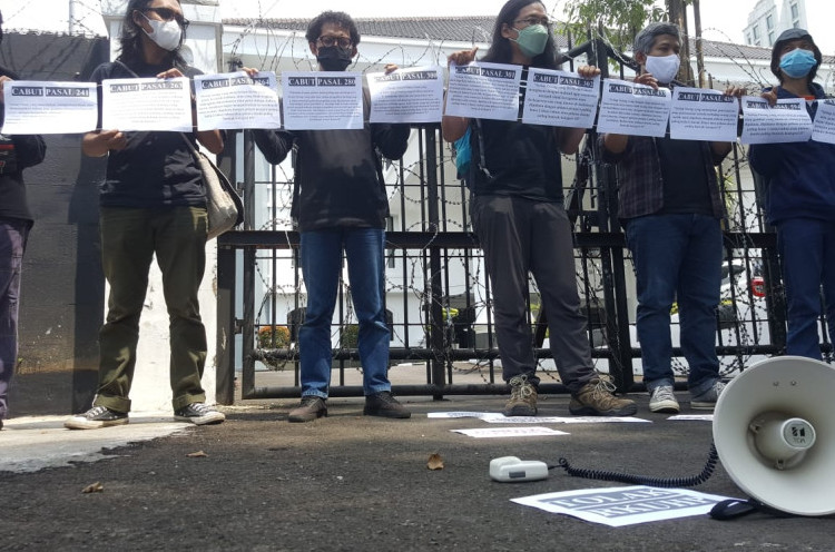 Jurnalis Bandung Lakukan Aksi Diam Menolak 17 Pasal Bermasalah di RKUHP