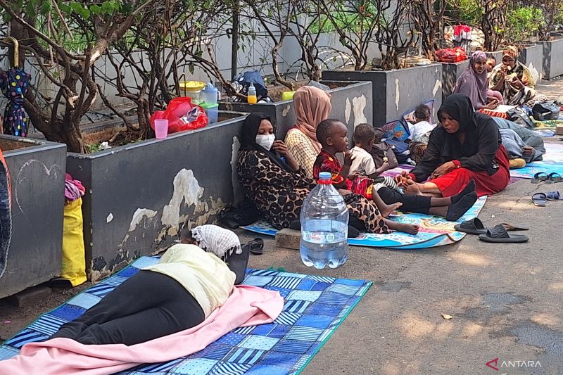 Pengungsi Kembali Ngemper di Kantor UNHCR Jakarta, Mereka Bawa Bantal