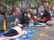Pengungsi Kembali Ngemper di Kantor UNHCR Jakarta, Mereka Bawa Bantal