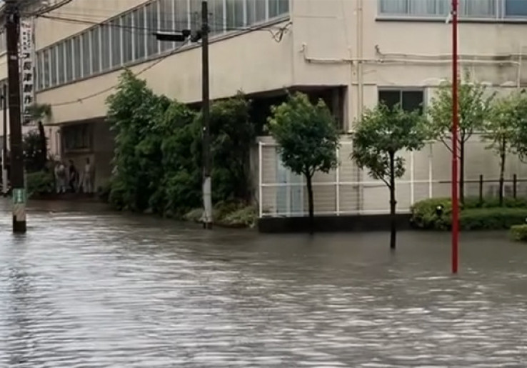  Tokyo Banjir Mendadak, Penerbangan dan Operasional Terganggu