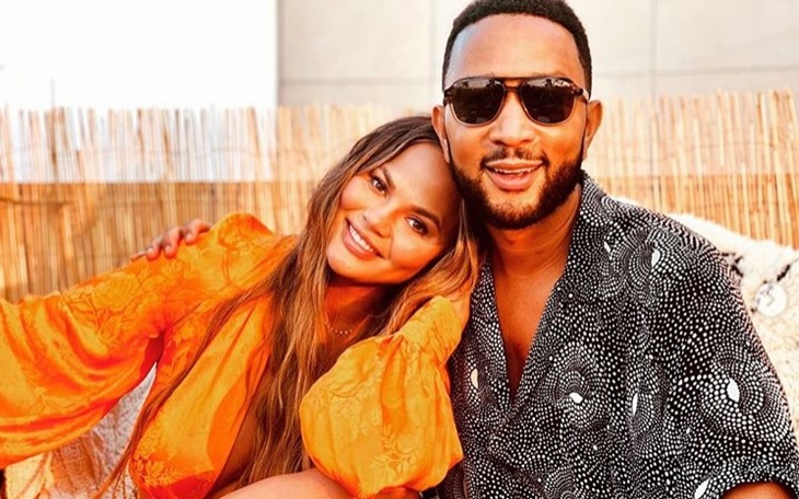 Ungkap Kesedihan, Chrissy Teigen Tulis Esai