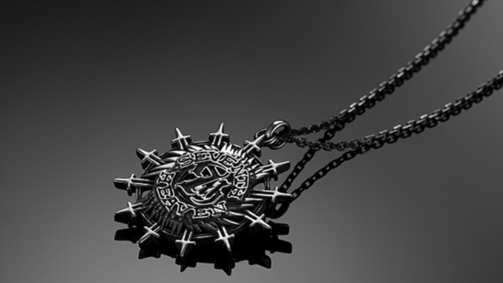 Square Enix Bikin Replika Kalung Seventh Heaven dari Final Fantasy VII Remake