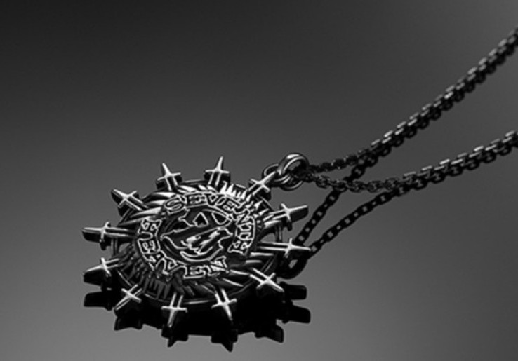 Square Enix Bikin Replika Kalung Seventh Heaven dari Final Fantasy VII Remake