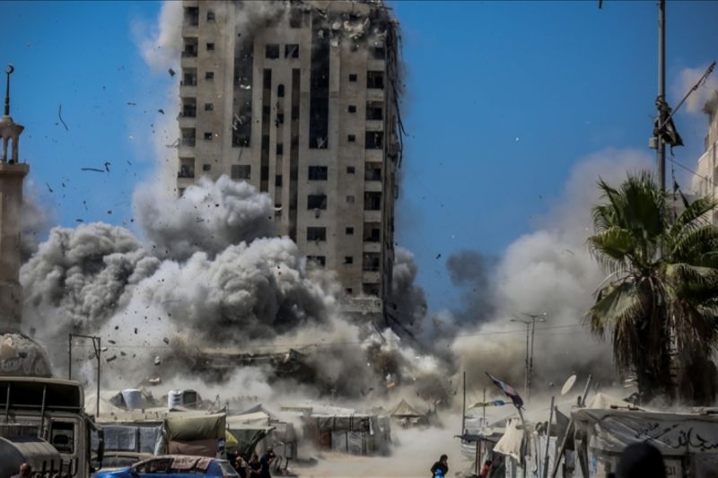 Israel Terus Gempur Gedung Tempat Pengungsian, Dalam Sehari 70 Warga Gaza Tewas