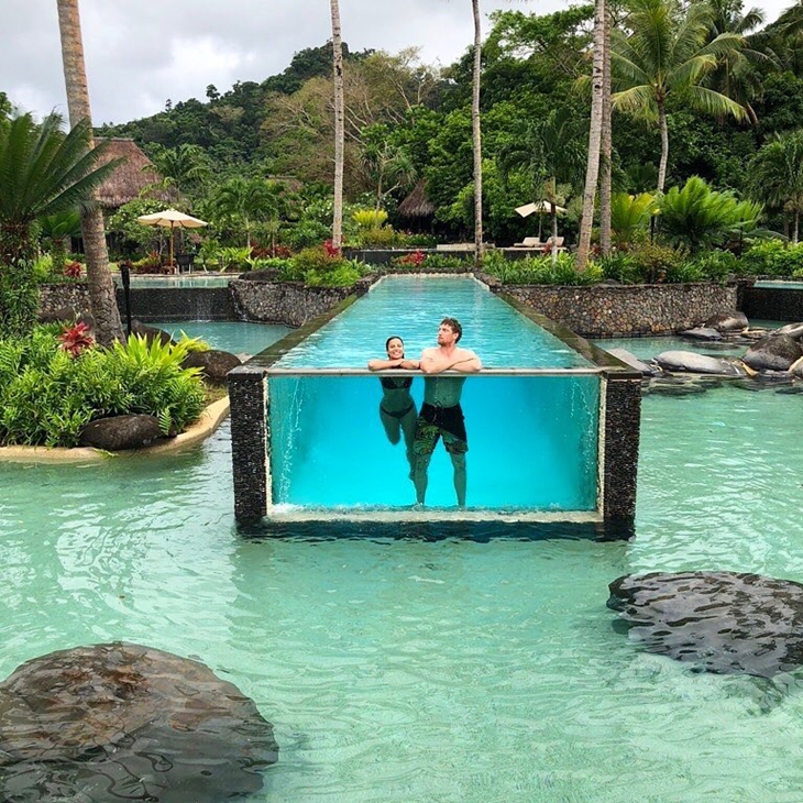 Resor Laucala Island dilengkapi bathub outdoor indah. (Foto: instagram.com/letsgetlexi)