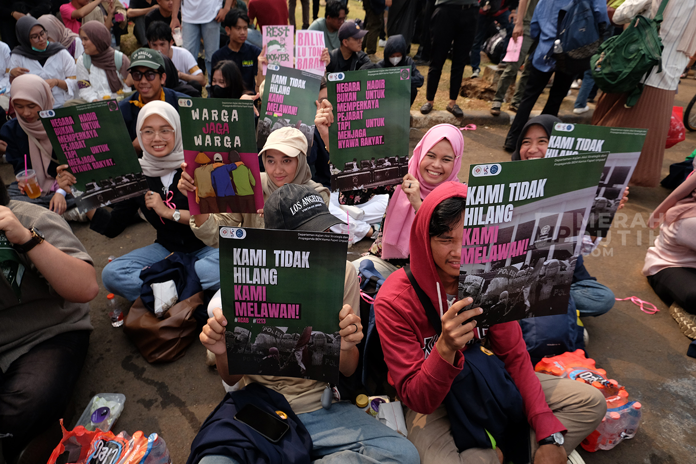 Aksi Piknik Nasional untuk Tagih 17+8 Tuntutan Rakyat Indonesia Berbenah di Gedung DPR