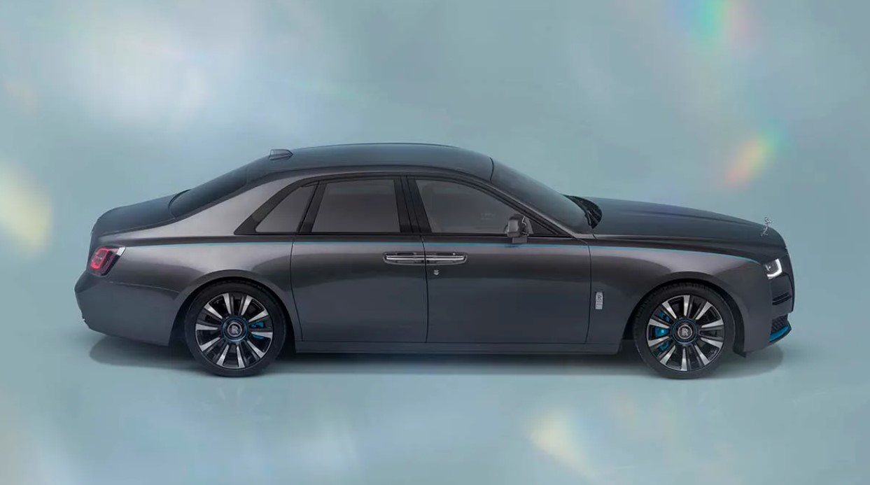 Rolls-Royce Rilis Ghost Prism, Gunakan 1.040 Lampu Interior
