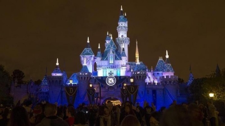Disney Bersiap Buka Kembali Taman Hiburan