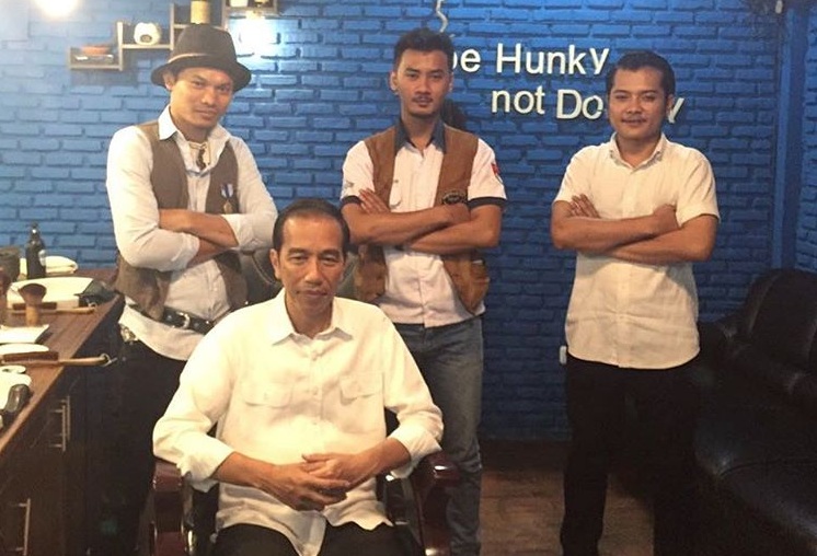 Presiden Jokowi dan Kru Hunky Dory (Instagram @hunkydorybarber)