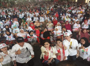  Kolaborasi Relawan Jokowi: Pertiwi-Alumni SMA Jakarta Gelar Bazaar Sembako Murah dan Pentas Seni