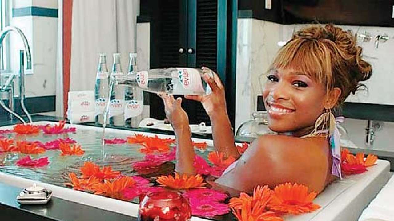 Mandi Dengan Air Evian Dikatakan Bisa Merevitalisasi Kulit (foto: DNAIndia)
