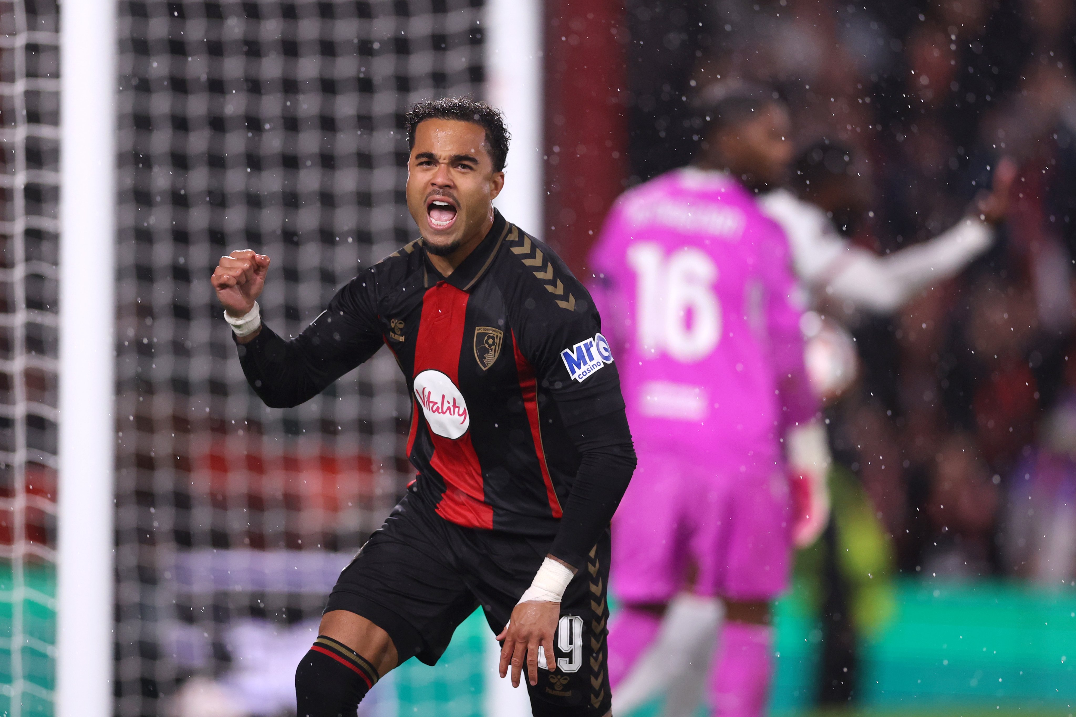 Hasil Liga Europa: AC Milan Dibantai Bournemouth 0-3, Kartu Merah Maignan Jadi Petaka!
