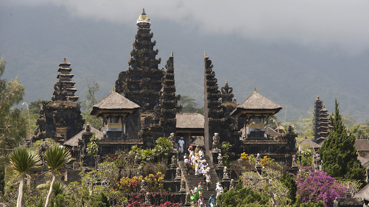 Kisah Haru Pengungsi Gunung Agung Usai Merayakan Galungan
