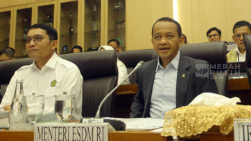 Raker Perdana Menteri ESDM Bahlil Lahadalia dengan Komisi VII DPR