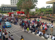 Massa Kecam Oknum KPK yang Halangi Aksi Pencopotan Kain Hitam