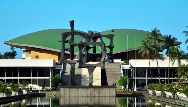 Anggota DPR dan DPRD Harusnya Dibatasi Hanya Dua Periode
