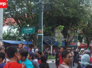 Sambut Tahun Baru, Lautan Manusia Padati Tugu Pal Putih