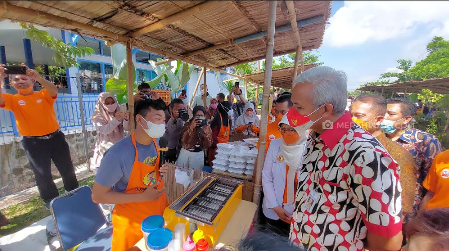 Ganjar Dorong Kemandirian Ekonomi ODGJ dengan Bantu Promosi dan Beli Produknya