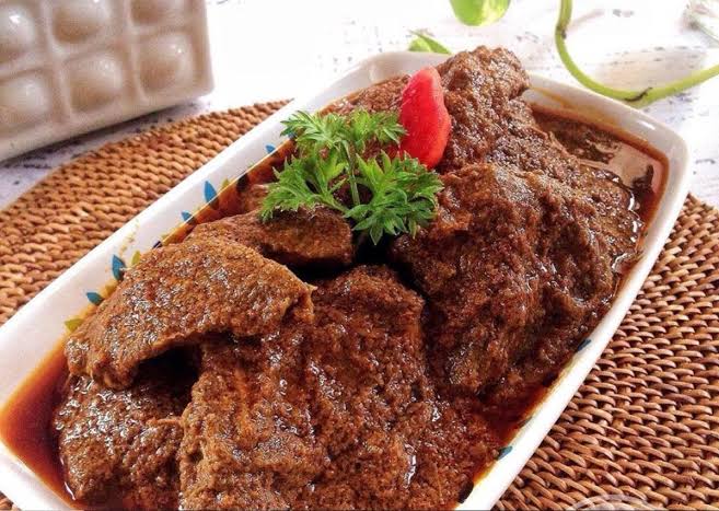 makanan khas indonesia rendang